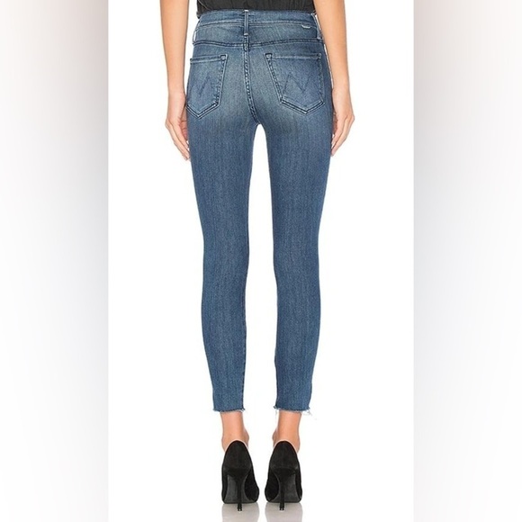 MOTHER The Vamp Fray Mid Rise Skinny Jeans in Crack The Whip 25 - Picture 2 of 14